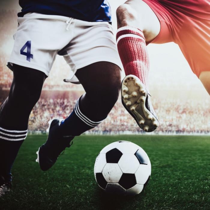 Fußball-Star (24) mit brennender Flüssigkeit attackiert