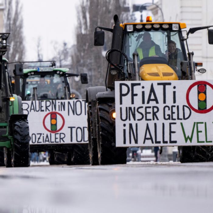 Protestteilnehmer von Auto erfasst - Polizei leitet Verfahren ein