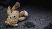 Eine 35-Jährige soll ihre eigene Tochter an einen Kinderschänder verkauft haben (Symbolbild).
