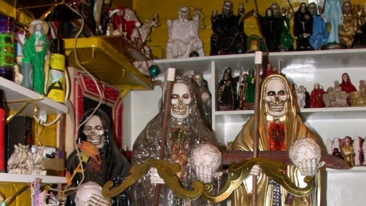 Der Glaube an Santa Muerte ist wirklich skurril.