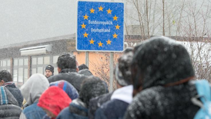 Offenbar wurden Tausende Hinweise auf Kriegsverbrechen von Asylbewerbern in Deutschland von den Behörden ignoriert (Symbolbild).