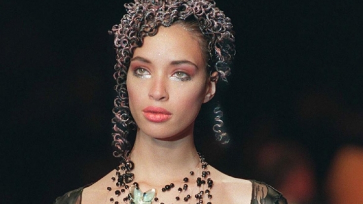 Das war noch vor ihrer Karriere als «America's Next Top Model»-Jurorin: Tyra Banks auf dem Laufsteg in Paris 1997.