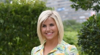 Beatrice Egli lädt auf Instagram mit XXl-Dekolleté zum Schlagerolymp ein.