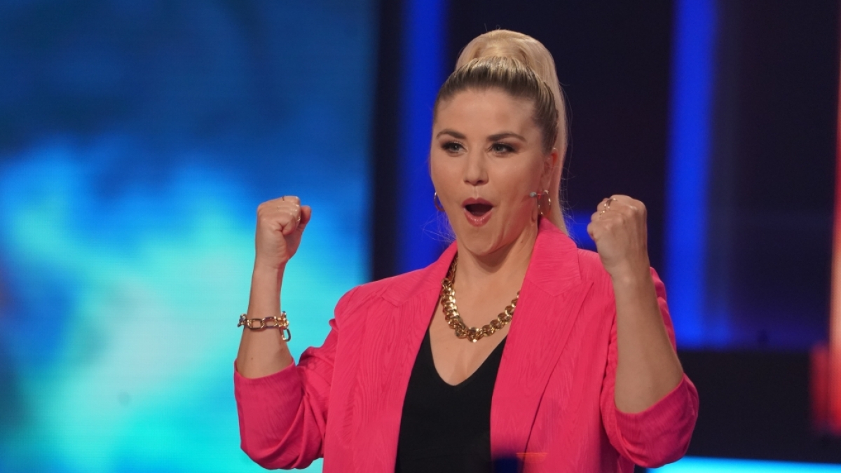 Beatrice Egli l&auml;sst in ihrem neuen Video verdammt tief blicken. (Foto)