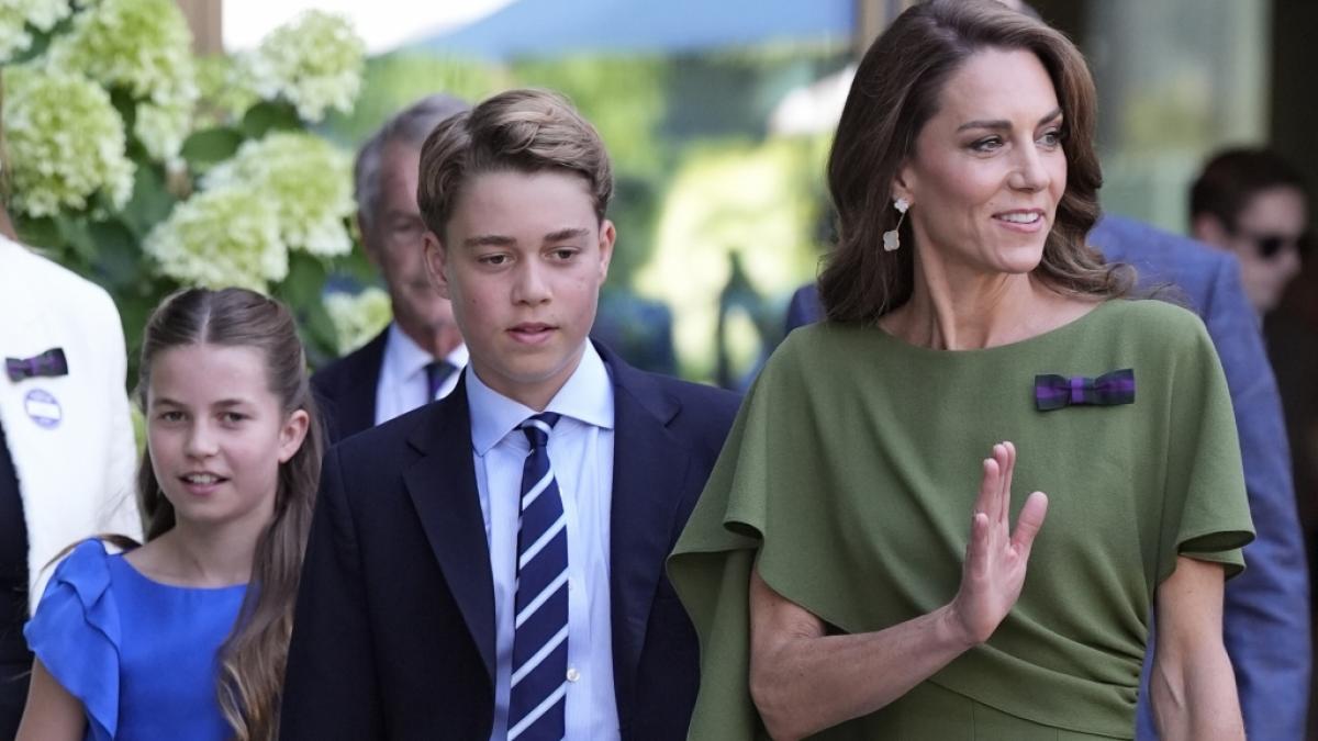 Bei offiziellen Royals-Terminen begleitet Prinz George seine Mutter Prinzessin Kate immer h&auml;ufiger - ein Vorgeschmack darauf, was den k&uuml;nftigen K&ouml;nig in den kommenden Jahren erwartet. (Foto)