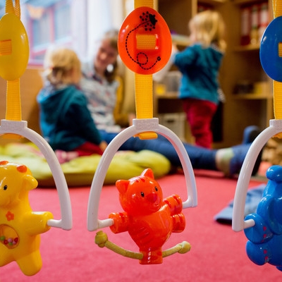 Horror-Kita! Kinder zum Füttern festgebunden?