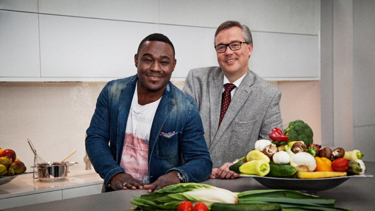 Sternekoch Nelson M&uuml;ller und Ern&auml;hrungsmediziner Prof. Daniel K&ouml;nig finden f&uuml;r ZDFzeit heraus: Welche Di&auml;t ist die beste? (Foto)