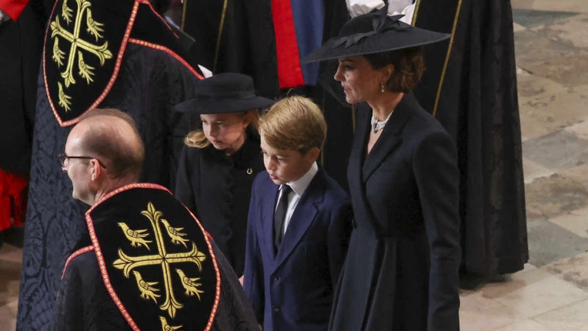 Viele Royal-Fans kritisieren Prinz Georges und Prinzessin Charlottes Auftritt bei der Beerdigung von Queen Elizabeth II. (Foto)