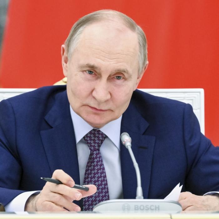 Kreml-Chef Putin unter Verdacht nach Flugzeugabsturz mit 38 Toten