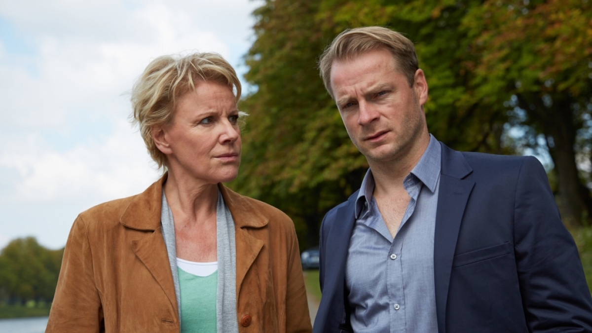 Marie Brand und J&uuml;rgen Semmel ermitteln nach dem Fund einer Wasserleiche. (Foto)