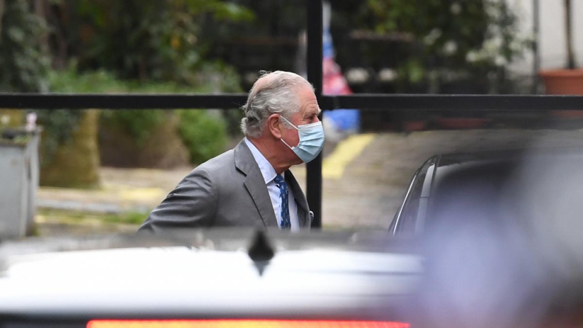 Was hat Prinz Charles mit seinem Vater besprochen, als er ihn am 20. Februar im Krankenhaus besuchte? (Foto)
