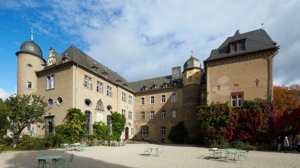 Auf Schloss "Burg Namedy" in Andernach (Rheinland-Pfalz) wird der im Alter von 39 Jahren verstorbene Carlos Prinz von Hohenzollern seine letzte Ruhe finden. (Foto)