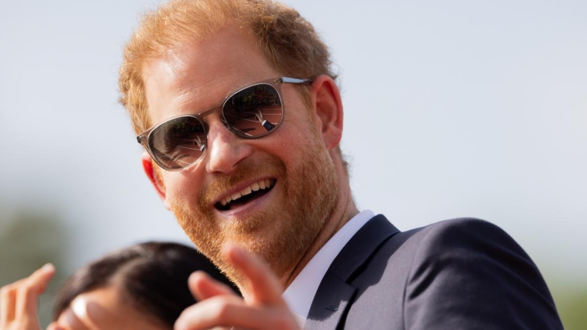 Prinz Harry landete am Todestag der Queen in London. (Foto)
