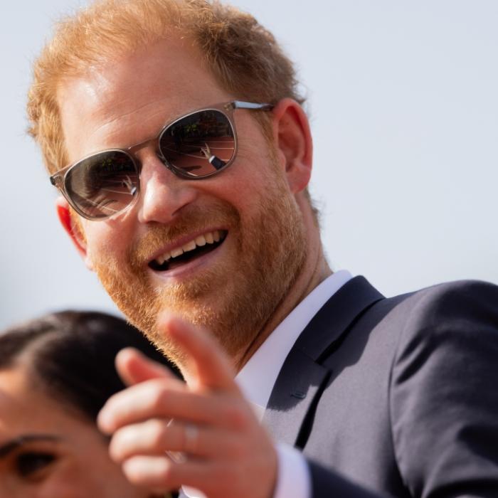 Kurz nach der Ankunft in London - diesem Royal galt sein erster Besuch