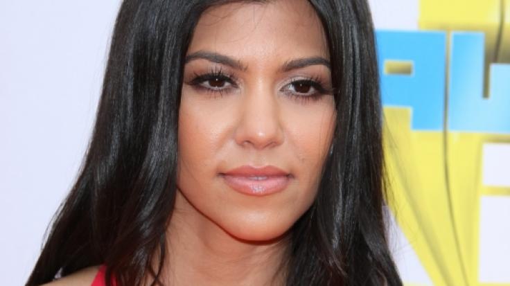 Kourtney Kardashian stiefelt los.