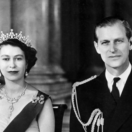 Voll verknallt mit 13 Jahren! So stahl Prinz Philip das Herz der Queen