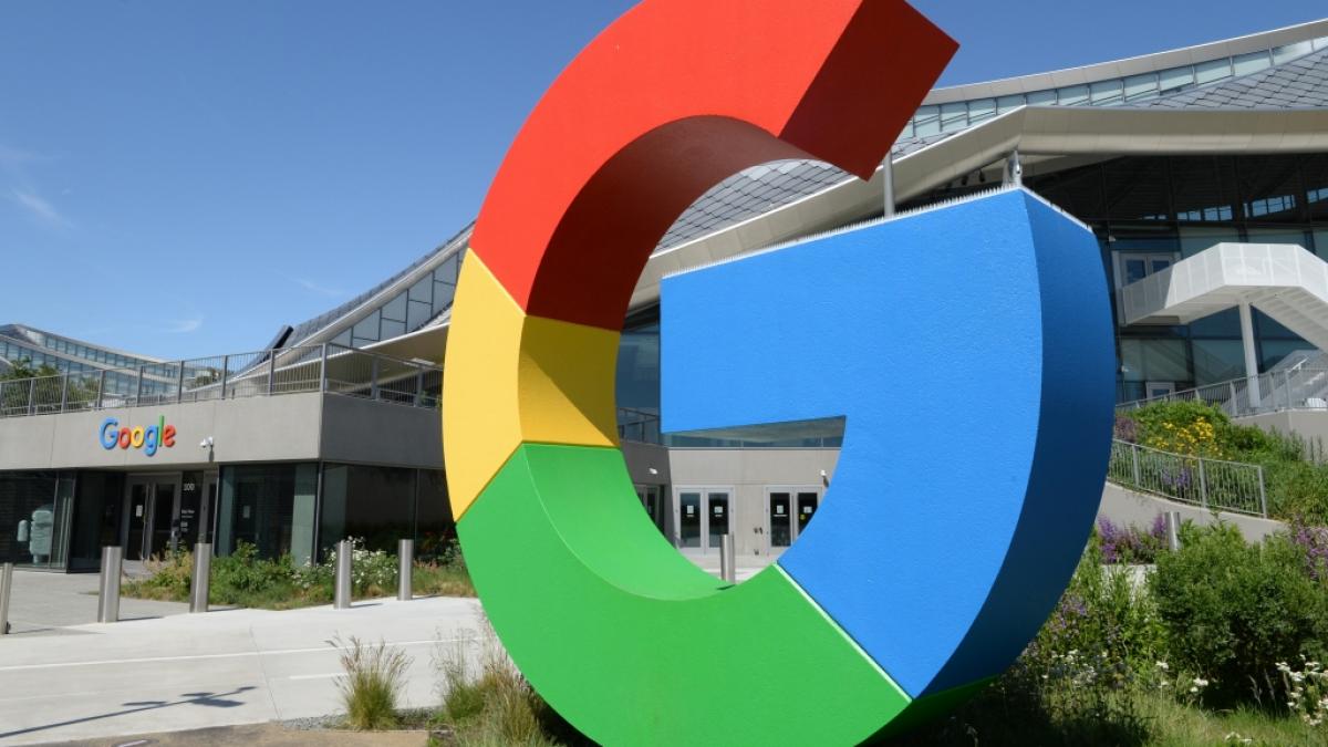Das Logo von Google ist vor der Konzernzentrale in Mountain View (USA) zu sehen (Foto)