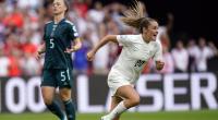Englands Ella Toone (r) jubelt nach ihrem Treffer zum 1:0 im Finale gegen England.