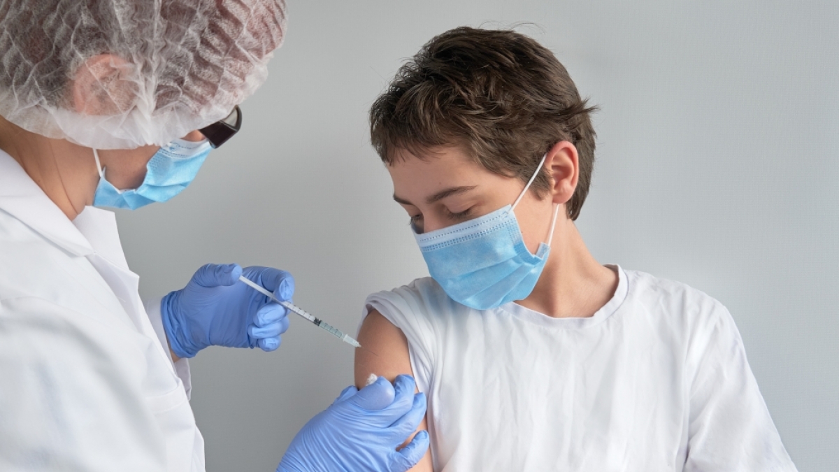 Kinder und Jugendliche von 12 bis 17 Jahren k&ouml;nnen bald in Impfzentren gegen das Coronavirus geimpft werden. (Foto)