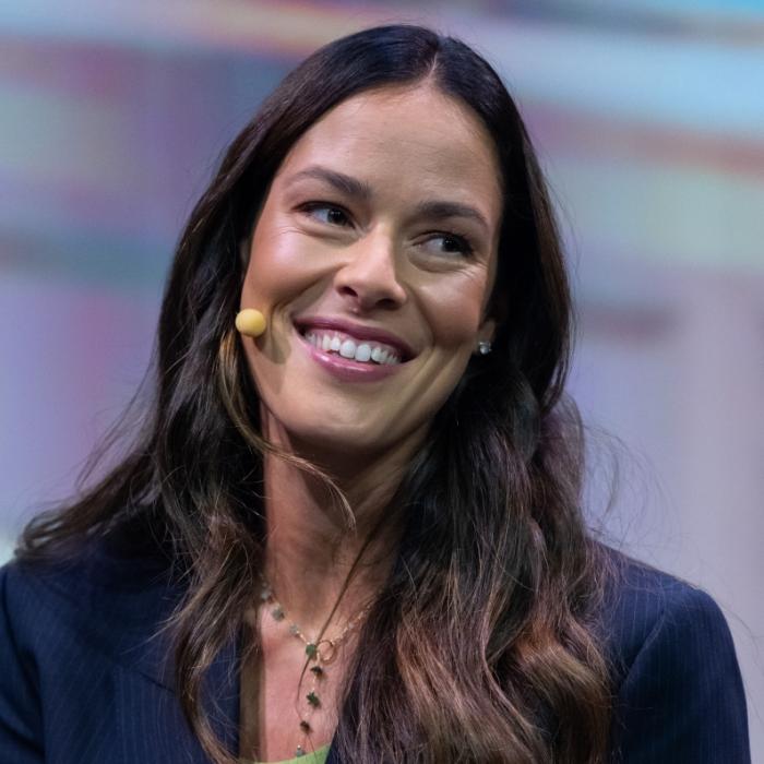 Im Bikini brutzelt die Schweinsteiger-Ex in der Sonne