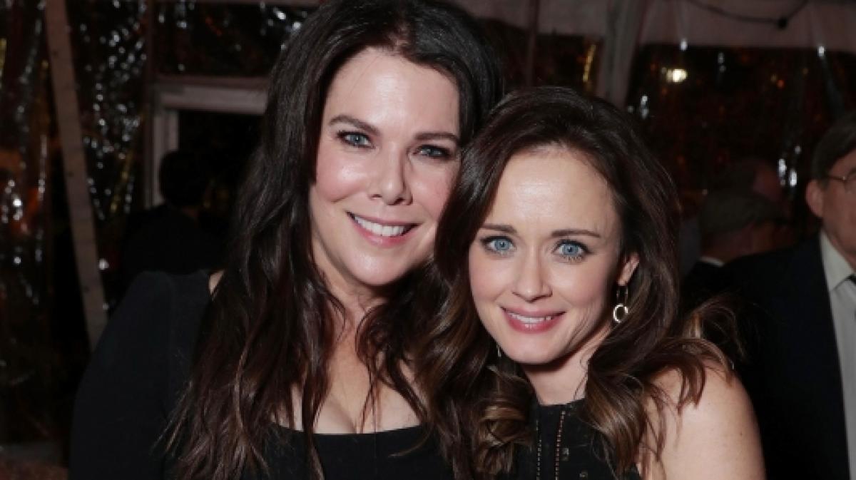Optisch ganz sch&ouml;n ver&auml;ndert: Lauren Graham mit ihrer Film-Tochter Alexis Bledel im Jahr 2016. (Foto)