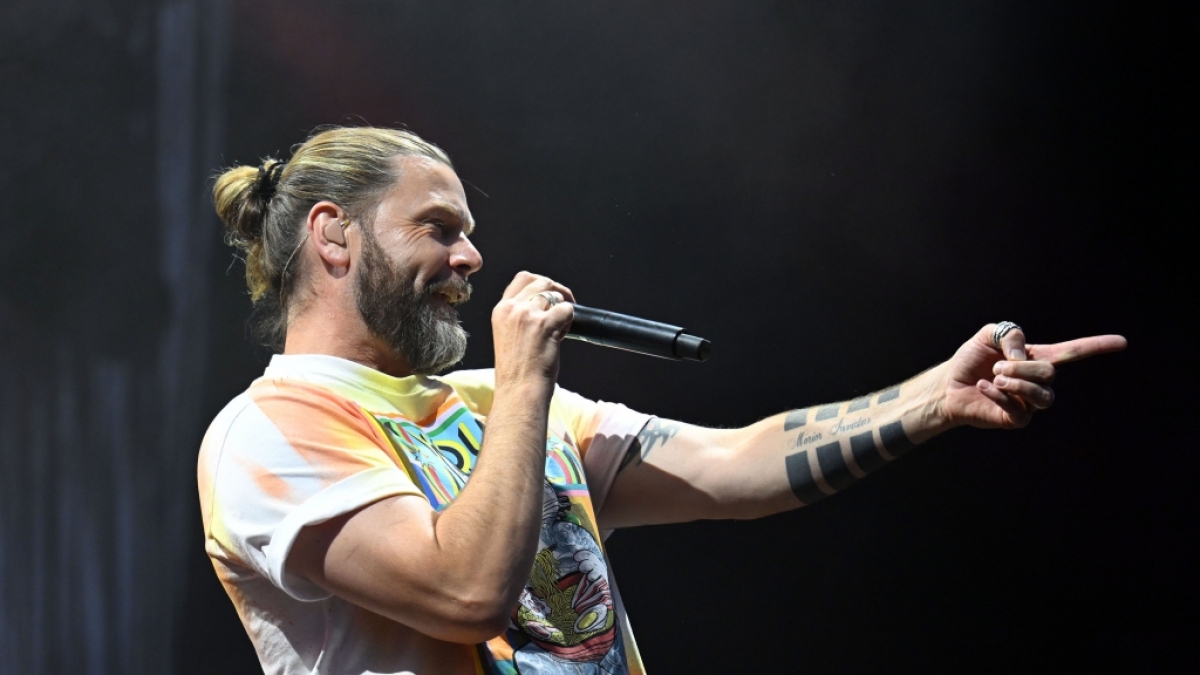 Rea Garvey performt auf der B&uuml;hne. (Foto)