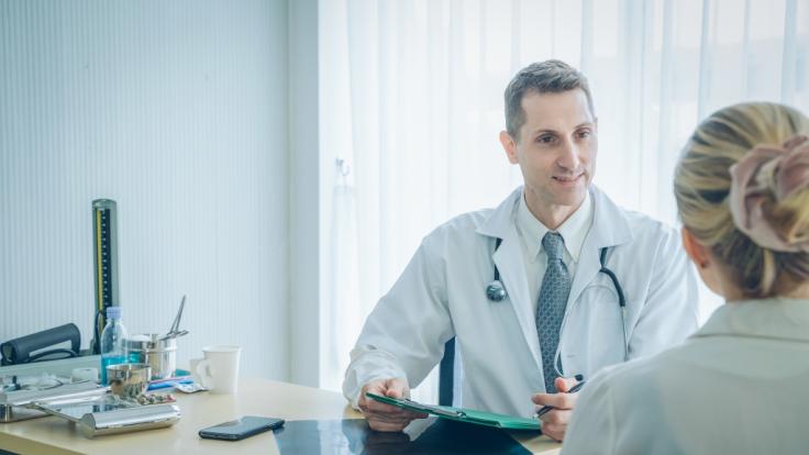 Auf direkten Kontakt zum Hausarzt müssen Patienten aktuell verzichten.