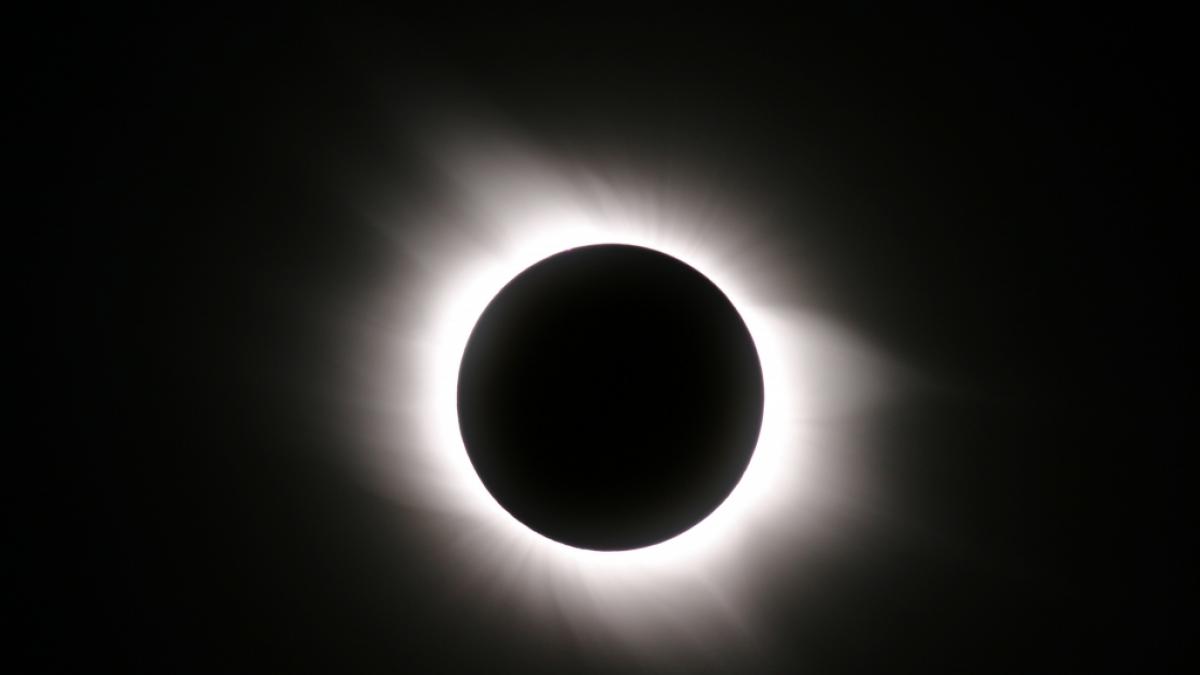 Im Dezember ist eine totale Sonnenfinsternis am Himmel zu sehen - leider nicht in Deutschland. (Foto)