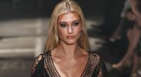 Hailey Bieber heizt ihren Instagram-Abonnenten mit einem verschwitzten Bild aus der Sauna ein.