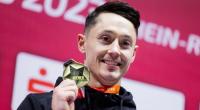 Turner Andreas Toba mit seiner Goldmedaille als frisch gebackener deutscher Meister 2023.