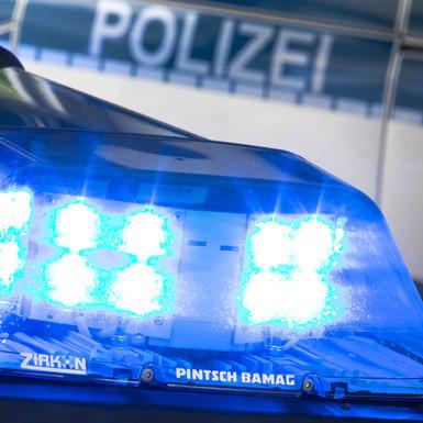 Jugendliche prügeln Rentner bewusstlos und feiern sich im Netz