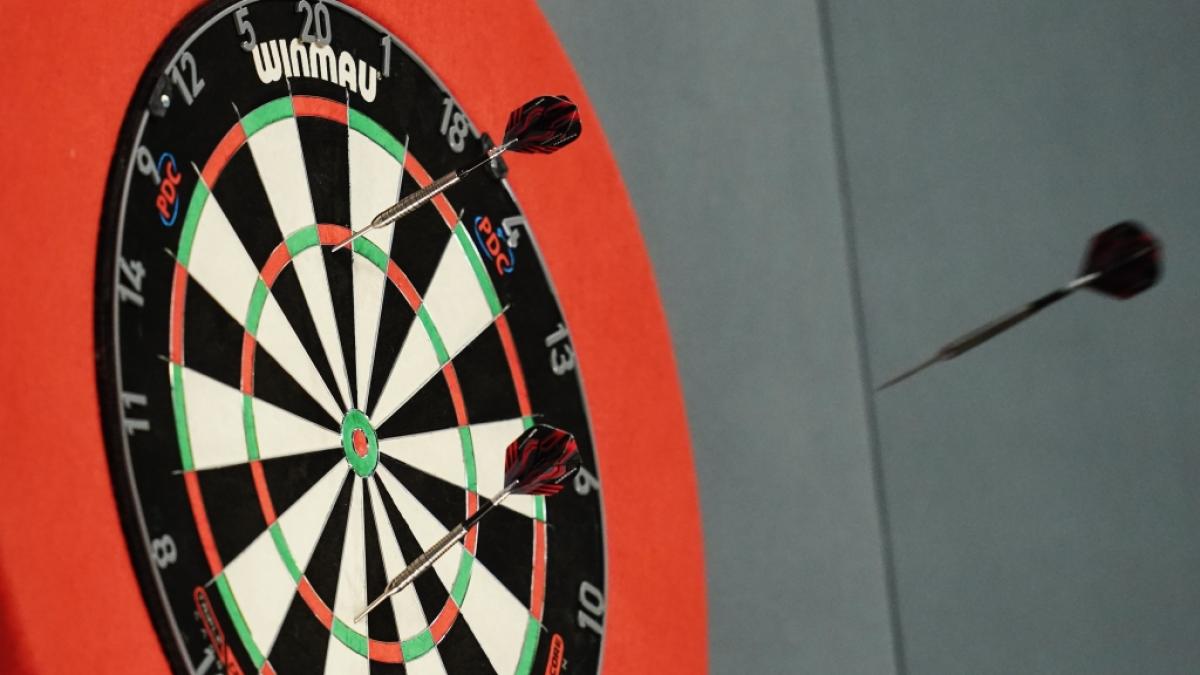 Bei den Players Championship Finals 2022 geht es f&uuml;r die Darts-Elite letztmalig vor der WM im Alexandra Palace zur Sache. (Foto)