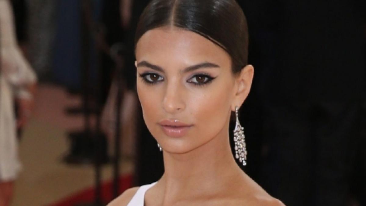 Supermodel und Aktivistin Emily Ratajkowski zeigt sich im Netz vollkommen h&uuml;llenlos. (Foto)