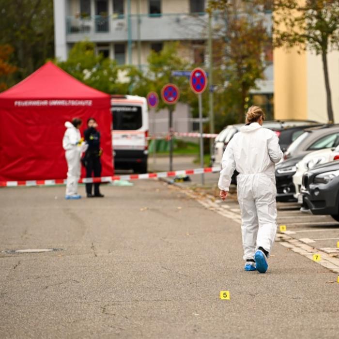 Zwei Menschen erstochen! Handyfoto zeigt Killer nach Tat