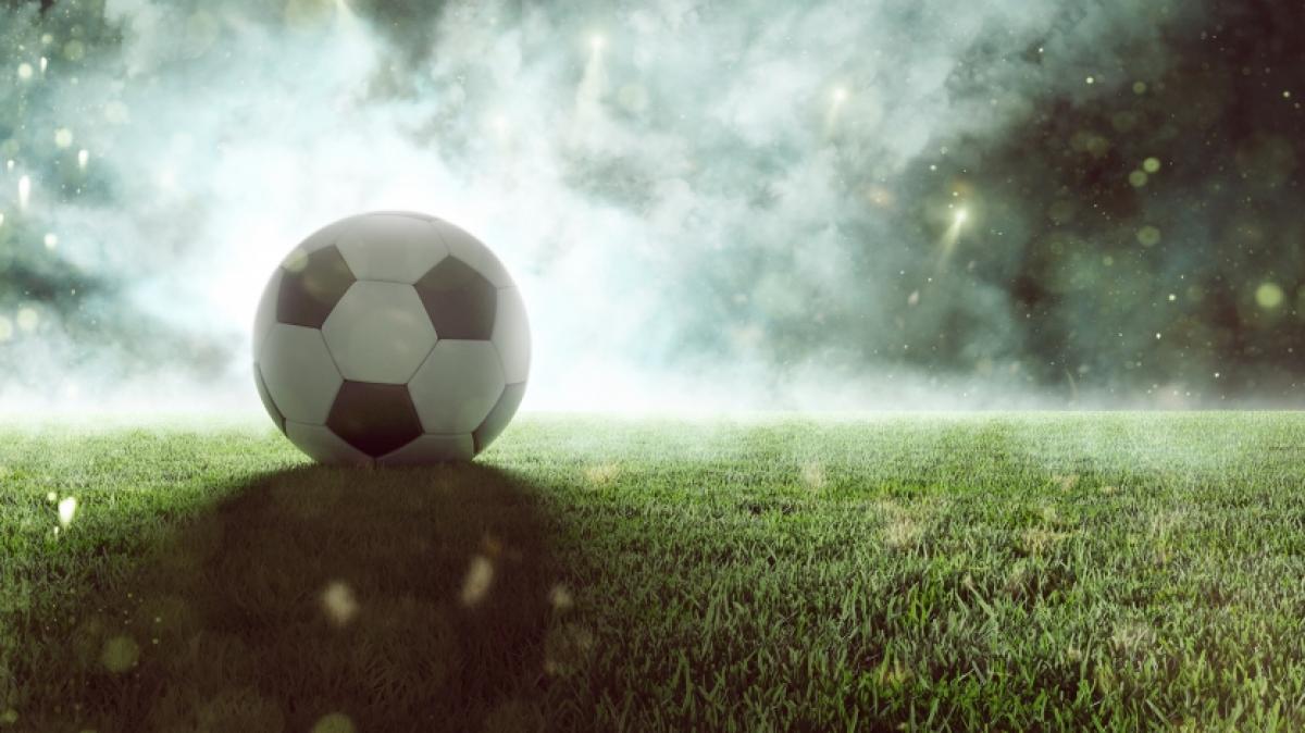 In der Sommerpause absolvieren die Fu&szlig;ball-Bundesligisten wieder zahlreiche Testspiele. (Symbolfoto) (Foto)