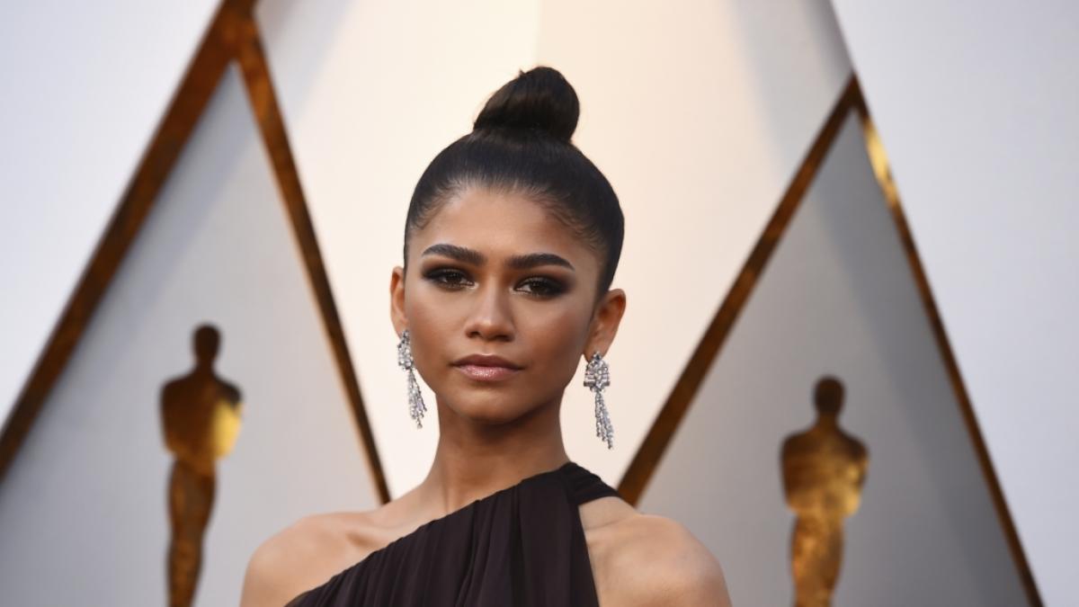 Zendaya verf&uuml;hrte ihre Fans bei der Pariser Fashion Week in super kurzen Hotpants und BH. (Foto)