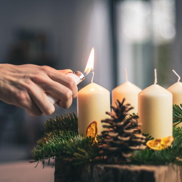 Ein lieber Gruß im Advent ist eine nette Geste.