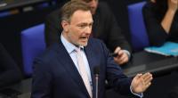 Christian Lindner (FDP), Bundesminister der Finanzen, spricht in der Plenarsitzung im Deutschen Bundestag.