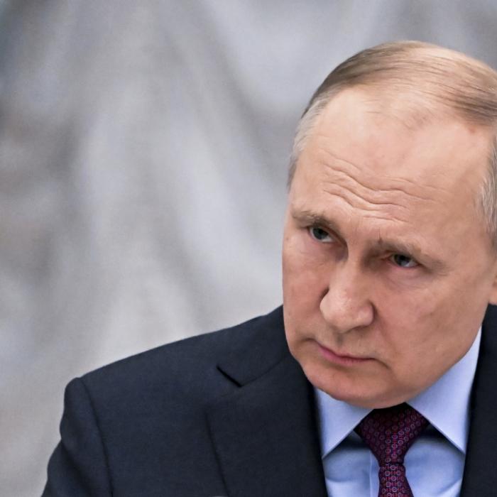 Oligarchen-Töchter gehen im Netz auf Wladimir Putin los