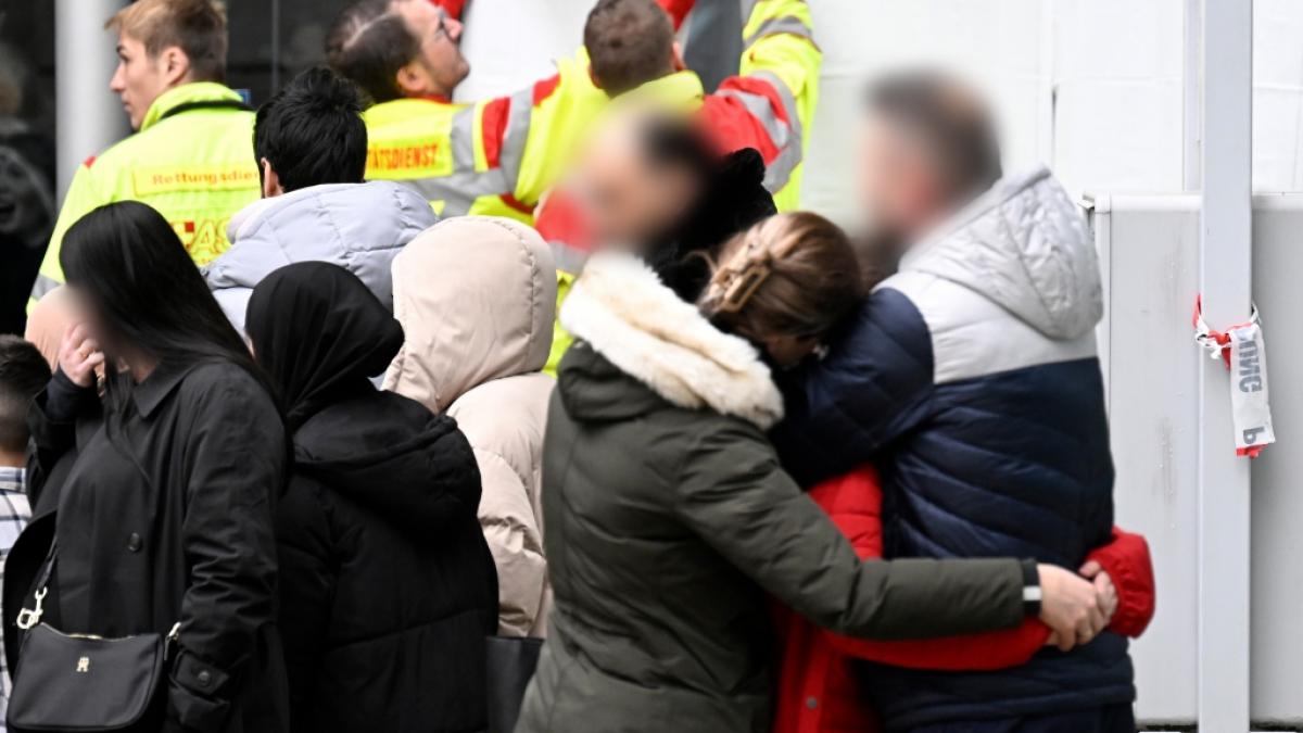 Nach einer Messer-Attacke am Wuppertaler Wilhelm-D&ouml;rpfeld-Gymnasium im Stadtteil Elberfeld sitzt der Schock bei Sch&uuml;lern und Eltern tief. (Foto)