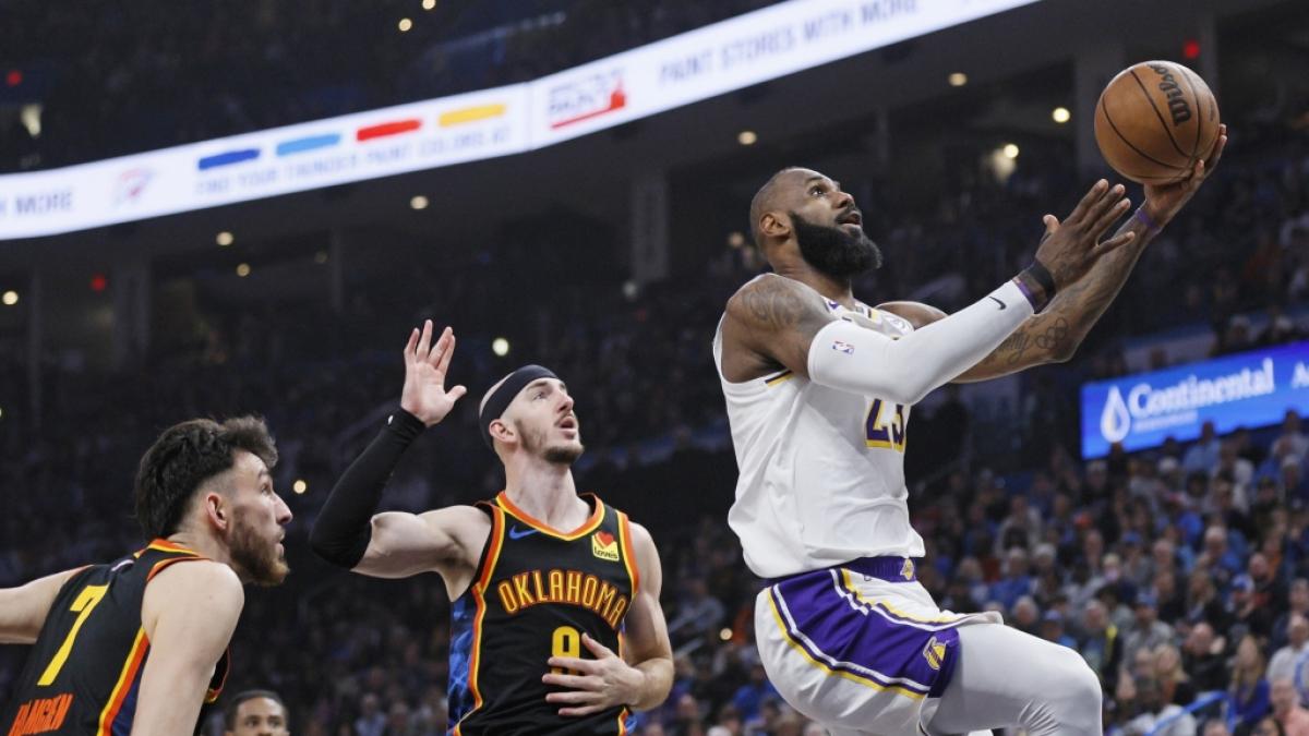 LeBron James von den Los Angeles Lakers legt auf in der NBA, am 06.04.2025. (Symbolbild) (Foto)