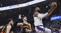 LeBron James von den Los Angeles Lakers legt auf in der NBA, am 06.04.2025. (Symbolbild)