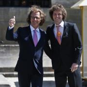 André Rieu mit seinem Sohn Pierre im Vorfeld der Aufführung des Krönungswalzers für das neue niederländische Königspaar Willem und Máxima im Jahr 2013.