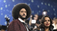 Colin Kaepernick (l) und Nessa Diab kommen zur Benefizgala des Costume Institute des Metropolitan Museum of Art (The Met) zur Eröffnung der Ausstellung «Superfine: Tailoring Black Style».