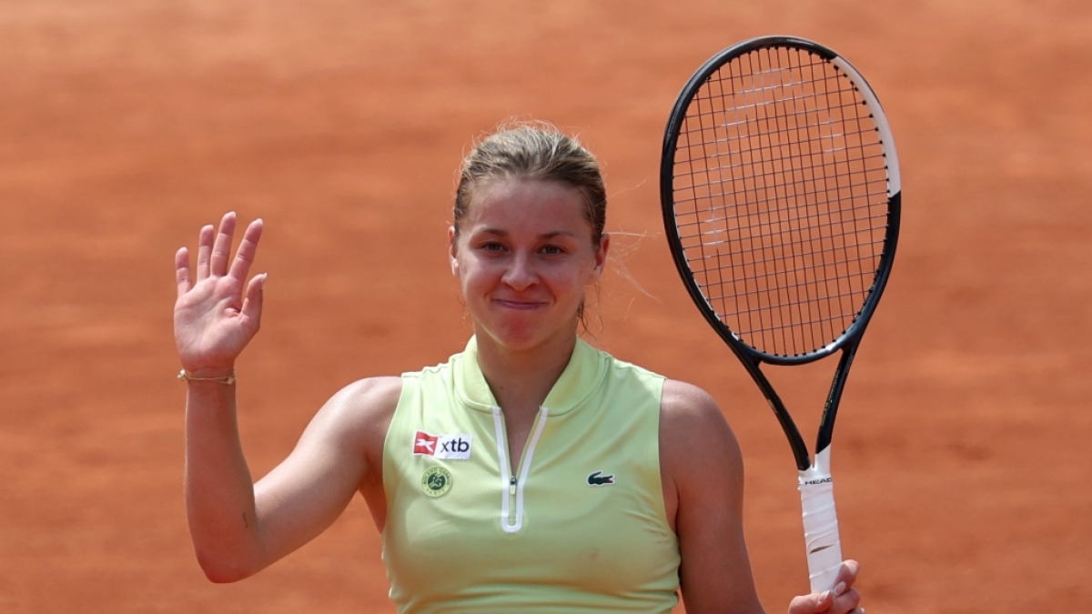 Tennis: Grand Slam/WTA-Tour - French Open, Einzel, Frauen, 3. Runde, Chwalinska (Polen) - Sakkarri (Griechenland). Maja Chwalinska winkt nach dem Spiel, am 30.05.2026. (Symbolbild) (Foto)