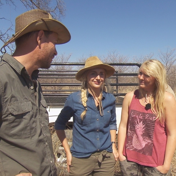 Angespannte Stimmung in Namibia: Wen mag Farmer Gerald lieber?