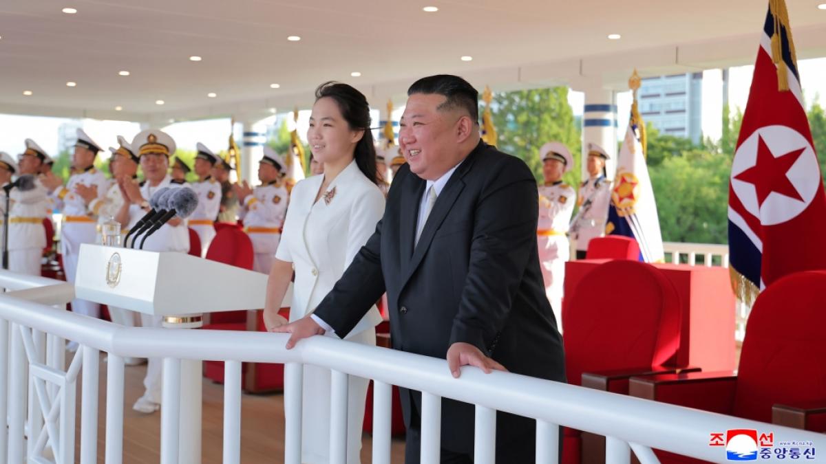 Die Ger&uuml;chte um Kim Jong Un &uuml;berschlagen sich: Angeblich soll der nordkoreanische Machthaber nach einer Hirnblutung im Koma liegen, an anderer Stelle wird bereits &uuml;ber seinen Tod spekuliert. (Foto)