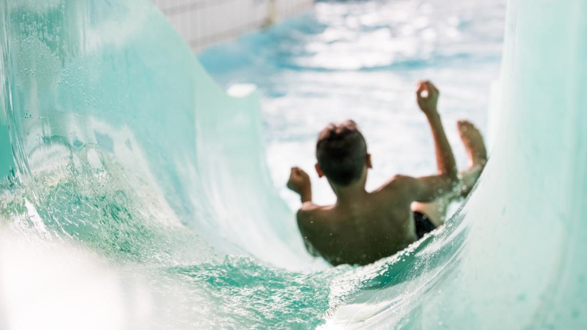 Ein 15-J&auml;hriger stie&szlig; sich in einem Vergn&uuml;gungspark auf Mallorca auf einer Wasserrutsche den Kopf und wurde bewusstlos. (Symbolfoto) (Foto)