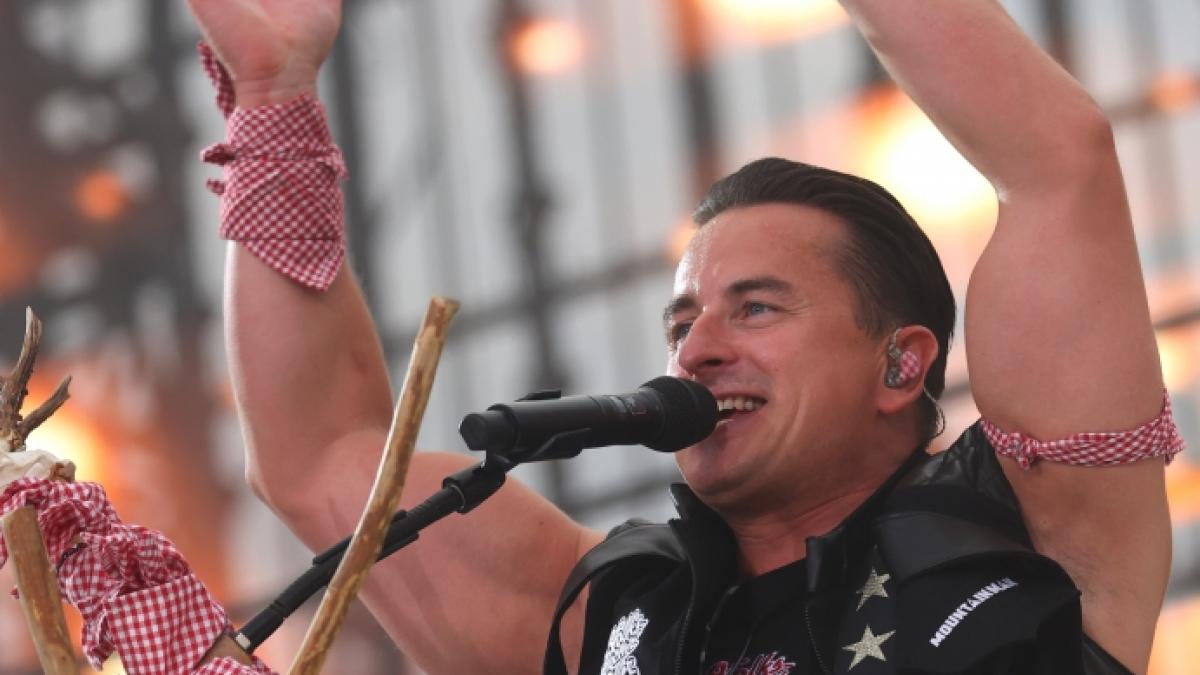 Auf der B&uuml;hne gibt er alles - Andreas Gabalier. (Foto)