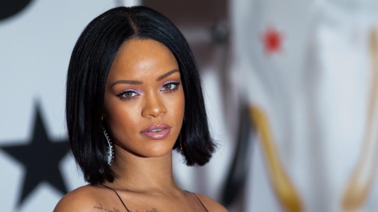 Rihanna heizt ihren Fans mit ihrer neuen Dessous-Kollektion mächtig ein.